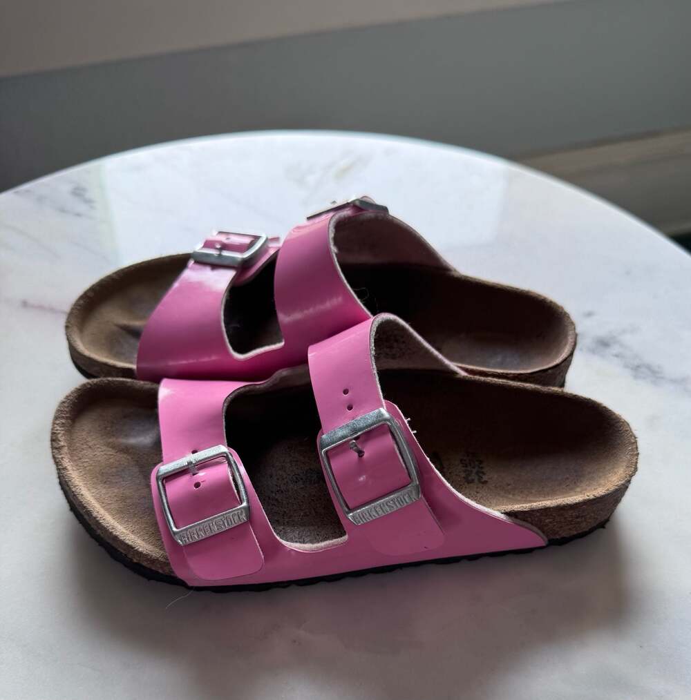 Birkenstock Arizona Kids Birko-Flor Patent Sandals in Fuchsia Tulip Pink 32 - Picture 4 of 11